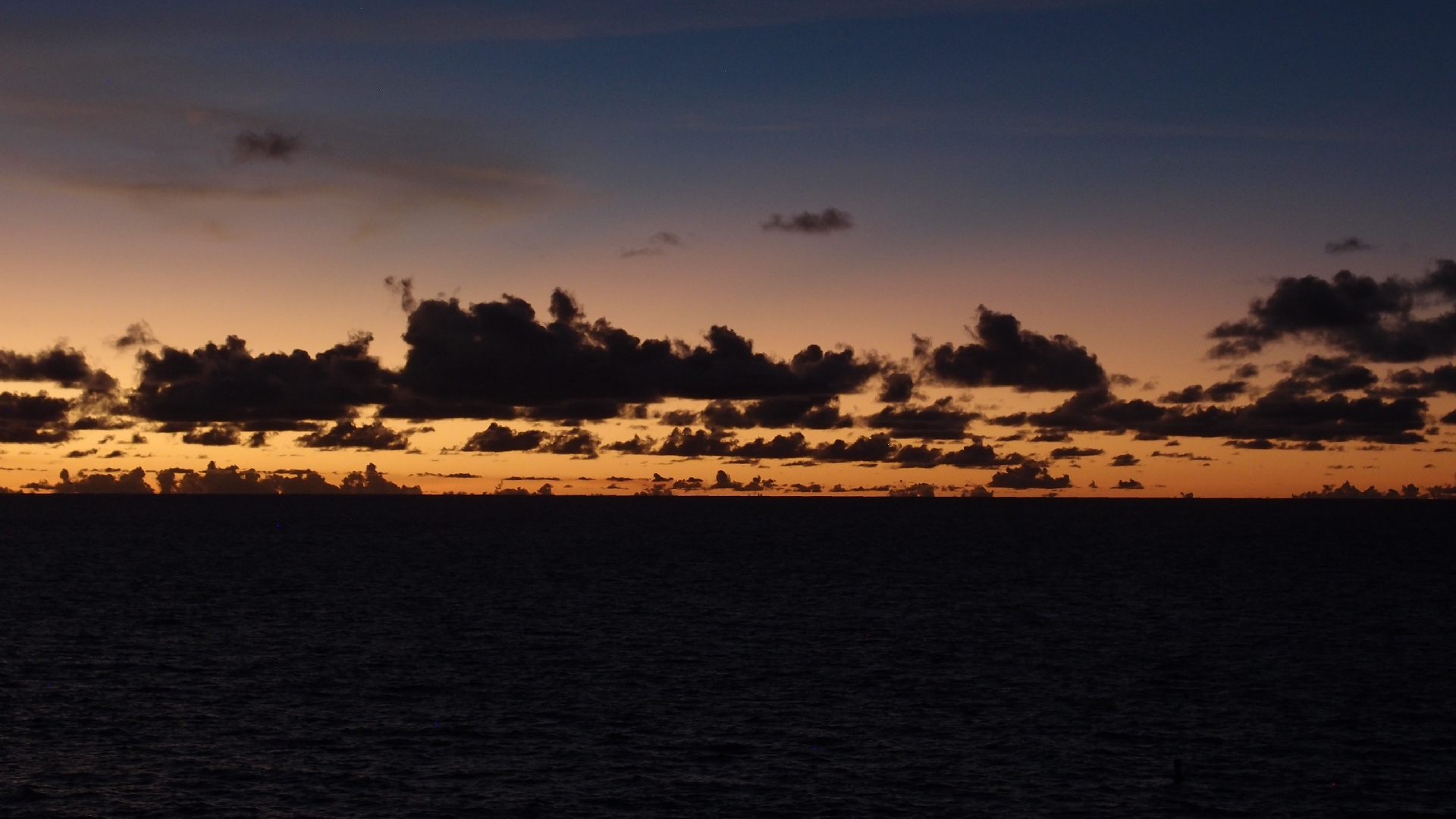 2022-10-28 17 Uhr 34 Wellen und Abendhimmel (Foto, Video)